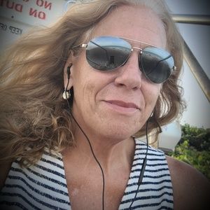 Meet your Posher, Carol